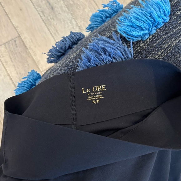 Bandier “Le Ore Bella Bonded Legging” in Black Size Small - Picture 7 of 11